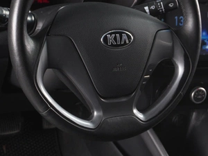 Седан Kia Rio 2015 года, 999000 рублей, Красный Пахарь