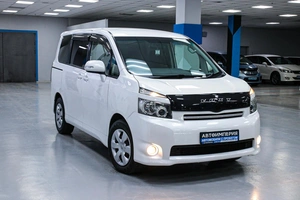 Минивэн Toyota Voxy 2008 года, 1198000 рублей, Солонцы