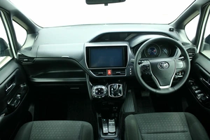 Минивэн Toyota Noah 2017 года, 2490000 рублей, Красноярск