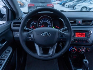 Седан Kia Rio 2014 года, 949000 рублей, Саратов