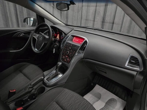 Седан Opel Astra 2013 года, 820000 рублей, Красноярск