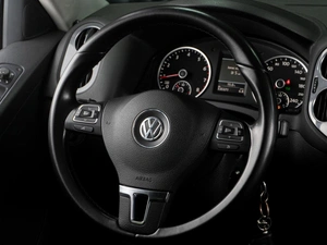 Внедорожник Volkswagen Tiguan 2011 года, 1399000 рублей, Тюмень