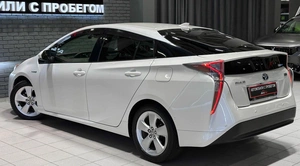 Лифтбек Toyota Prius 2016 года, 1697000 рублей, Красноярск