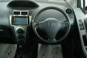 Хетчбэк Toyota Vitz 2010 года, 789000 рублей, Омск