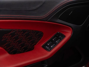 Кабриолет Aston Martin Vanquish 2019 года, 80900000 рублей, Москва