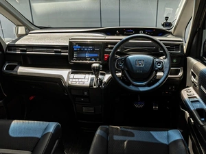 Минивэн Honda Stepwgn Spada 2018 года, 2430000 рублей, Краснодар