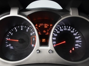 Внедорожник Nissan Juke 2015 года, 1270000 рублей, Омск