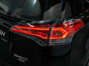 Внедорожник Toyota RAV4 2017 года, 2429000 рублей, Тюмень