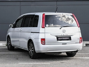 Минивэн Toyota Isis 2010 года, 1399000 рублей, Кирилловка