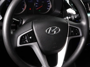 Седан Hyundai Solaris 2015 года, 1130000 рублей, Красный Пахарь