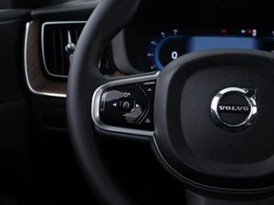 Внедорожник Volvo XC60 2024 года, 5498999 рублей, Москва