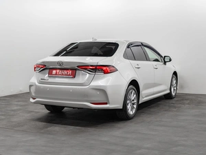Седан Toyota Corolla 2019 года, 2000000 рублей, Красноярск