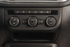 Внедорожник Volkswagen Tiguan 2015 года, 1699000 рублей, Челябинск