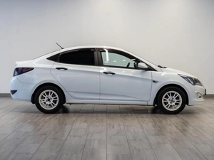 Седан Hyundai Solaris 2014 года, 749000 рублей, Саратов