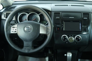 Хетчбэк Nissan Tiida 2010 года, 789000 рублей, Омск