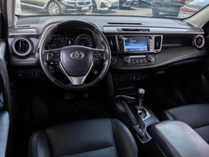 Внедорожник Toyota RAV4 2017 года, 2500000 рублей, Волгоград