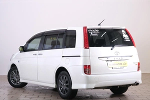 Минивэн Toyota Isis 2010 года, 1229000 рублей, Омск