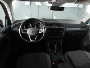 Внедорожник Volkswagen Tiguan 2021 года, 2920000 рублей, Красный Пахарь