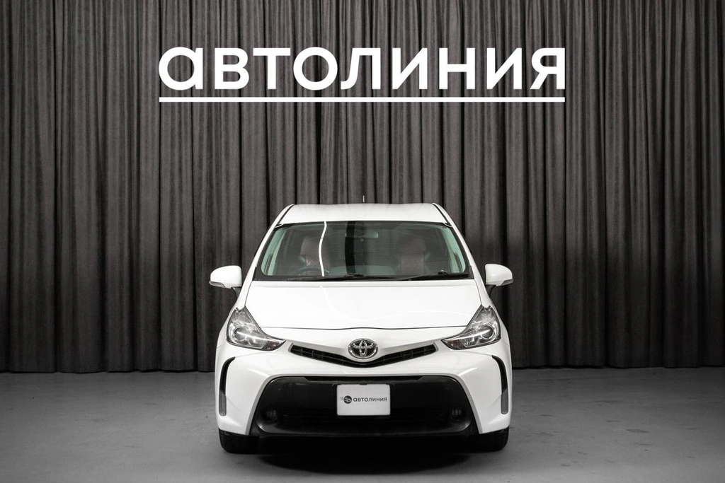 Универсал Toyota Prius Alpha 2015 года, 1300000 рублей, Красноярск