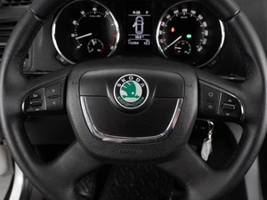 Внедорожник Skoda Yeti 2014 года, 969000 рублей, Тюмень