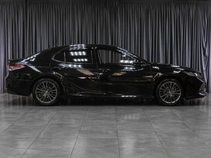 Седан Toyota Camry 2018 года, 3021000 рублей, Тюмень