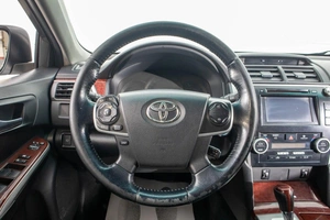 Седан Toyota Camry 2013 года, 1639000 рублей, Барнаул