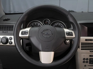 Хетчбэк Opel Astra GTC 2007 года, 535000 рублей, Омск