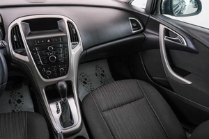 Хетчбэк Opel Astra 2011 года, 759000 рублей, Красноярск