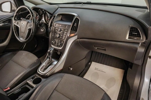 Хетчбэк Opel Astra 2012 года, 929000 рублей, Челябинск