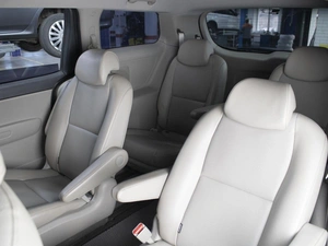 Минивэн Kia Carnival 2018 года, 2300000 рублей, Омск