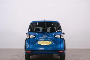 Минивэн Toyota Sienta 2015 года, 1299000 рублей, Омск