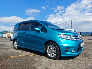 Минивэн Honda Freed 2012 года, 956000 рублей, Красноярск