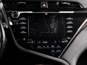 Седан Toyota Camry 2018 года, 2450000 рублей, Тюмень