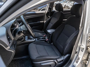 Седан Hyundai Elantra 2017 года, 1330000 рублей, Краснодар