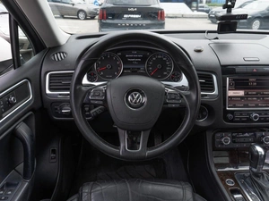 Внедорожник Volkswagen Touareg 2011 года, 2419000 рублей, Саратов