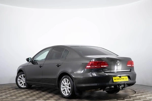 Седан Volkswagen Passat 2011 года, 899000 рублей, Пермь