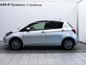 Хетчбэк Toyota Vitz 2015 года, 980000 рублей, Красноярск
