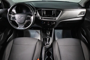 Седан Hyundai Solaris 2018 года, 1099000 рублей, Сургут