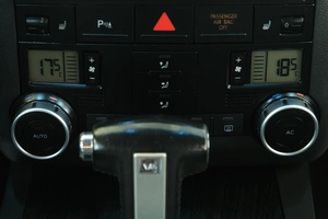 Внедорожник Volkswagen Touareg 2008 года, 1089000 рублей, Омск