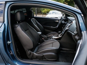 Хетчбэк Opel Astra GTC 2013 года, 939000 рублей, Большой Сочи