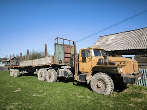 Урал с прицепом 2004 года, 1000000 рублей, Ачинск
