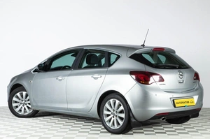 Хетчбэк Opel Astra 2012 года, 1019000 рублей, Челябинск