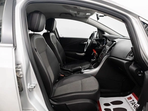 Хетчбэк Opel Astra 2012 года, 825000 рублей, Красноярск