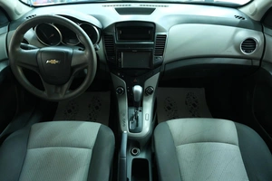 Седан Chevrolet Cruze 2010 года, 639000 рублей, Омск