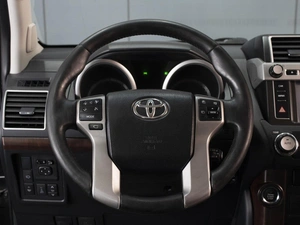 Внедорожник Toyota Land Cruiser Prado 2014 года, 2940000 рублей, Омск