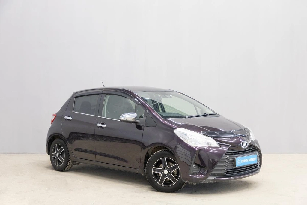 Хетчбэк Toyota Vitz 2017 года, 1199000 рублей, Новосибирск