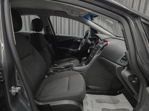 Седан Opel Astra 2013 года, 820000 рублей, Красноярск