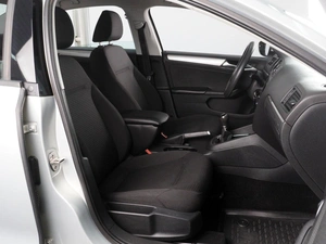 Седан Volkswagen Jetta 2015 года, 1292000 рублей, Красный Пахарь