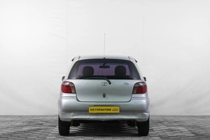 Хетчбэк Toyota Vitz 2000 года, 329000 рублей, Кемерово
