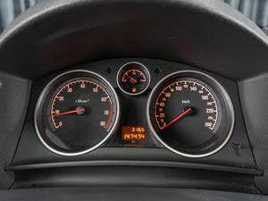 Хетчбэк Opel Astra 2011 года, 469000 рублей, Тюмень